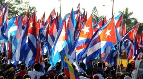 Cuba_1Maio_Desfile07_Bandeiras